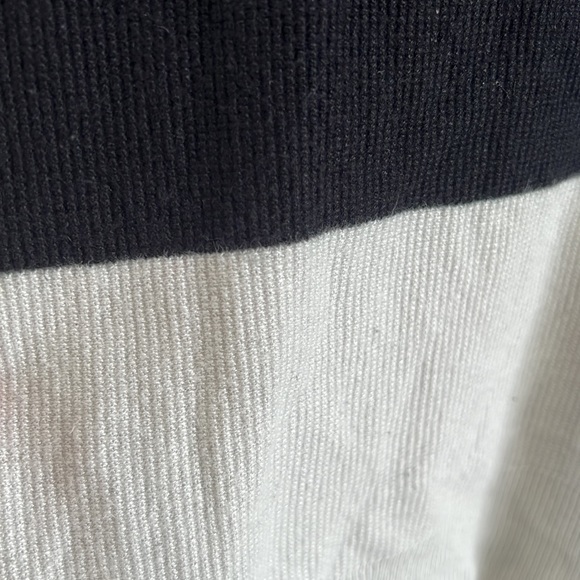 Black and white sweater - Picture 4 of 5